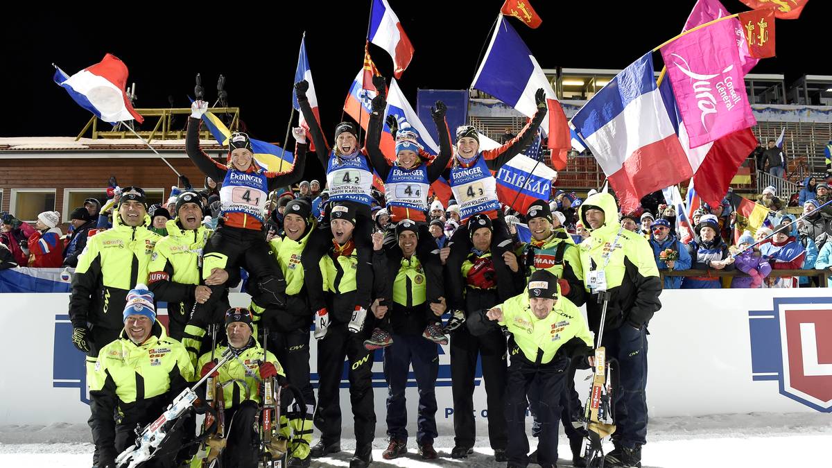 Frankreich läuft hinter der deutschen Staffel auf dem Silberrang ein - und ist darüber nicht minder begeistert