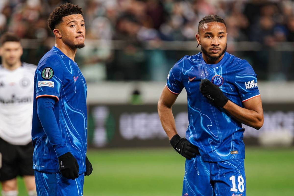 Nkunku und Sancho auf der Bank
