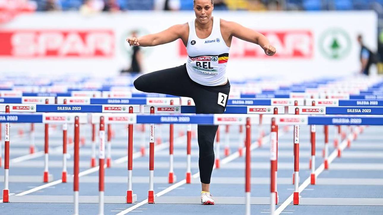 Absurd! Kugelstoßerin im Hürdenlauf