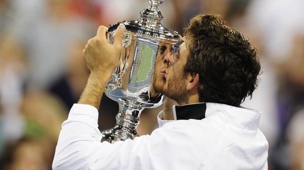 Tennis player Juan Martin Del Potro from Argentina kisses his trophy after beating Roger Federer from Switzerland during the final of the 2009 US Open at the USTA Billie Jean King National Tennis Center, in New York, September 14, 2009.  Del Potro won 3-6, 7-6, 6-4, 7-6, 6-2. AFP PHOTO/Emmanuel Dunand (Photo credit should read EMMANUEL DUNAND/AFP/Getty Images)