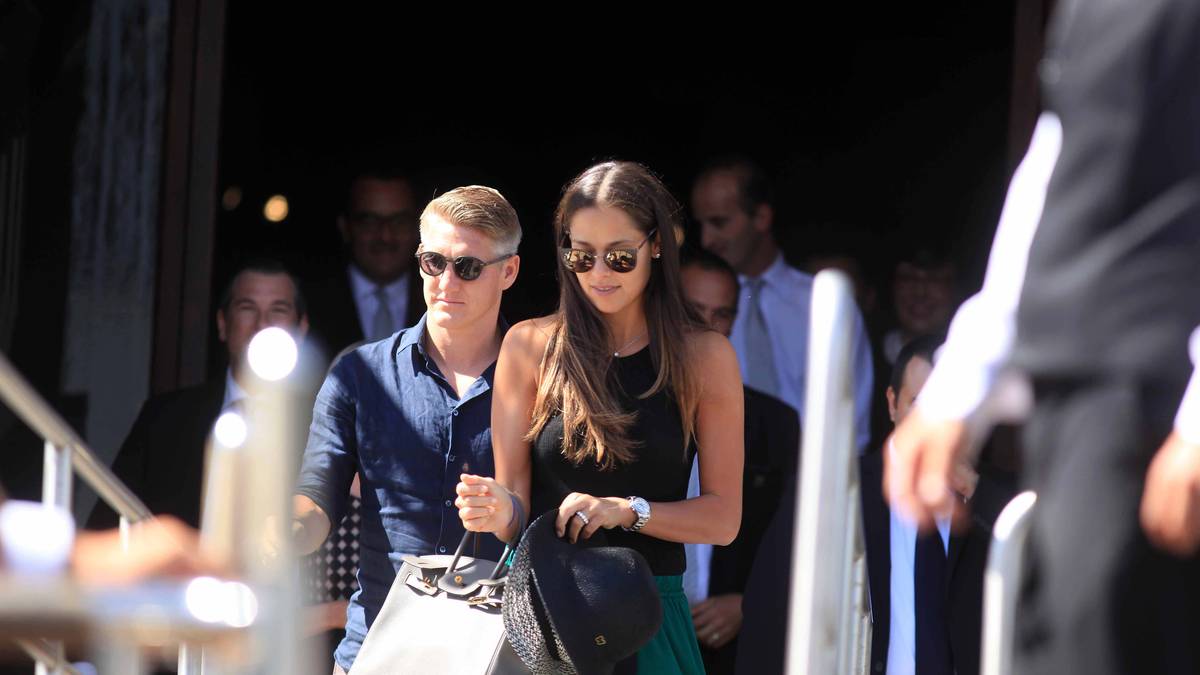 Der Tag nach der Hochzeit: Von den nächtlichen Feierlichkeiten lässt sich das frisch vermählte Brautpaar nichts anhaben, flaniert bereits durch die Straßen Venedigs