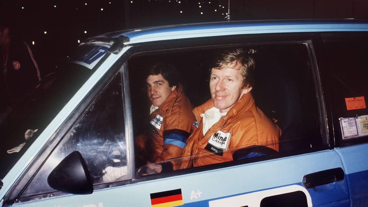 West-German rally car driver Walter Rohrl (R) and Walter Rohrl (r.) und sein Teamkollege Christian Geistdorfer in ihrem Rallye Monte Carlo-Siegauto von Fiat (1980)