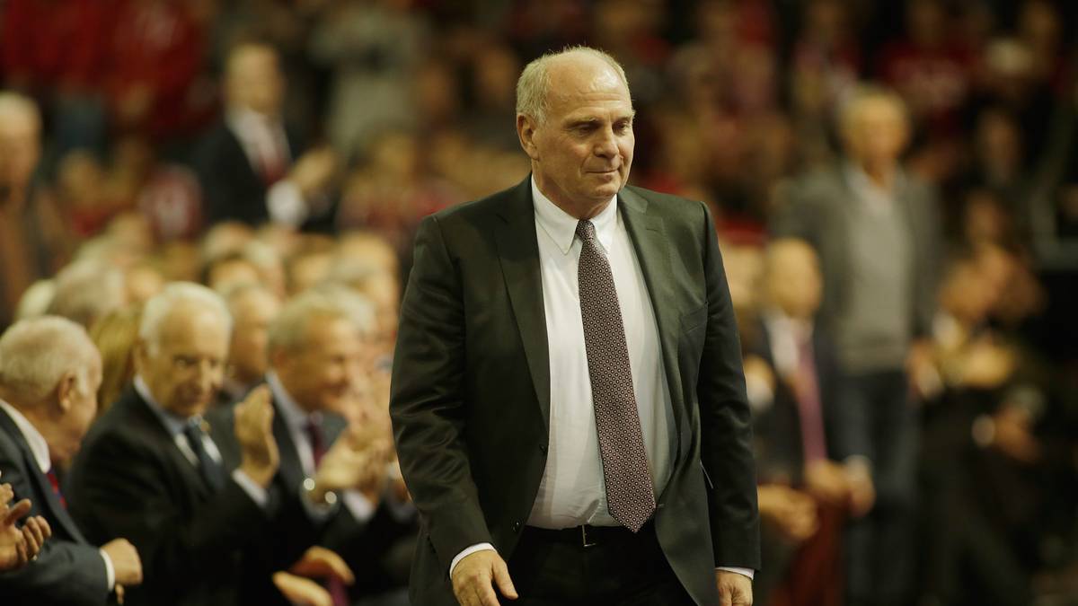 2016 ist Hoeneß zurück - und feiert einen Erdrutsch-Sieg! Mit 97 Prozent der Stimmen wird er als Präsident wiedergewählt