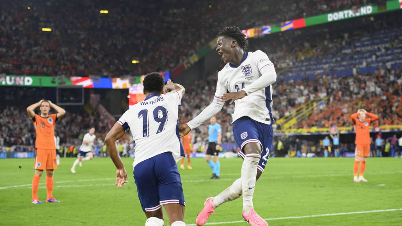 Kobbie Mainoo (r.) bejubelt das Siegtor gegen die Niederlande