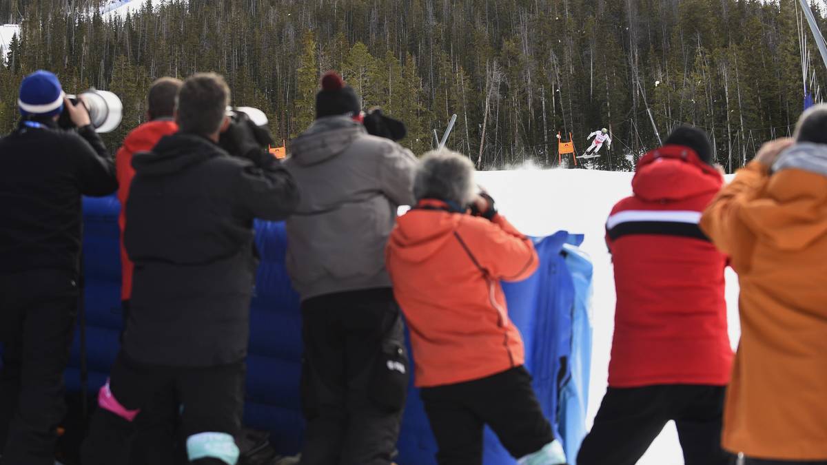 Ondrej Banks Zieleinfahrt sorgt für ein Blitzlichtgewitter am Pistenrand