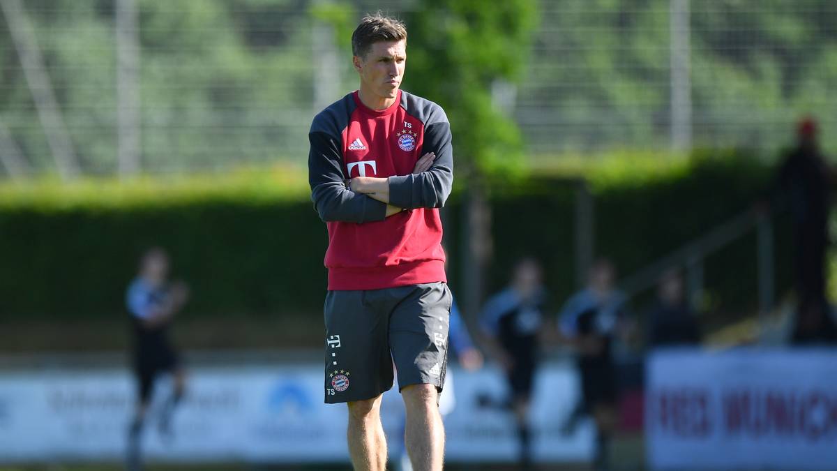 Neben dem langjährigen Weggefährten Dirk Bremser ist Tobias Schweinsteiger Heckings neuer, zweiter Co-Trainer. Der frühere Spieler und Jugend-Trainer des FC Bayern blicke "über den Tellerrand hinaus", beschreibt Hecking seinen neuen Assistenten