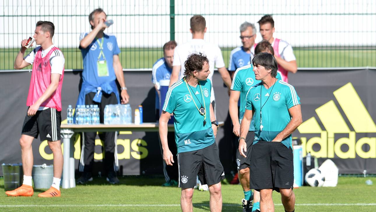 Löws Co über Headset-Absprachen