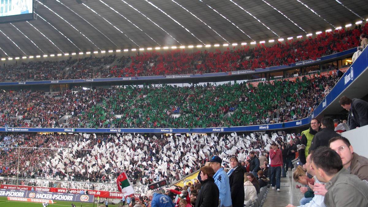 Rund 40.000 Augsburger sehen das Spiel bei 1860 in der Allianz Arena