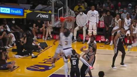 Anthony Davis führt sein Team zu einem 114:106-Sieg gegen die San Antonio Spurs. Dabei mussten die Lakers auf Superstar LeBron James verzichten.