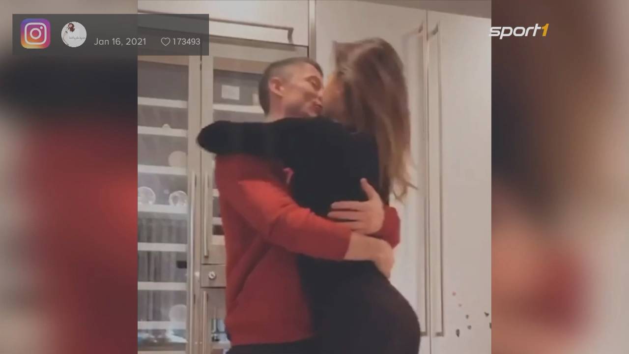 Robert Lewandowski tanzt mit seiner Anna in der Küche