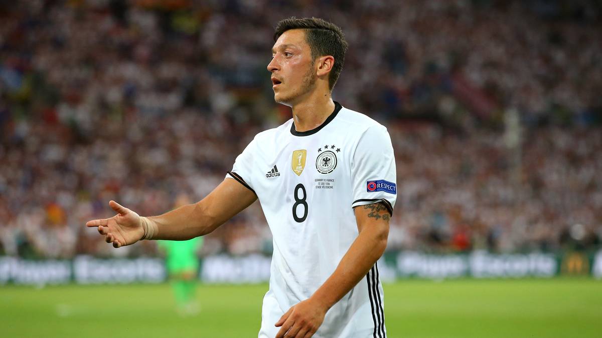 Weil Kroos auf die Zehnerposition vorrückte und Müller im Sturmzentrum spielte, wich Özil auf die rechte Seite aus. Zu Beginn einige sehr gute Aktionen, insgesamt schafften er und seine Mitspieler zu selten, die Abwehr unter Druck zu setzen. Nach der Pause ließ auch er nach. SPORT1-Note: 3,5