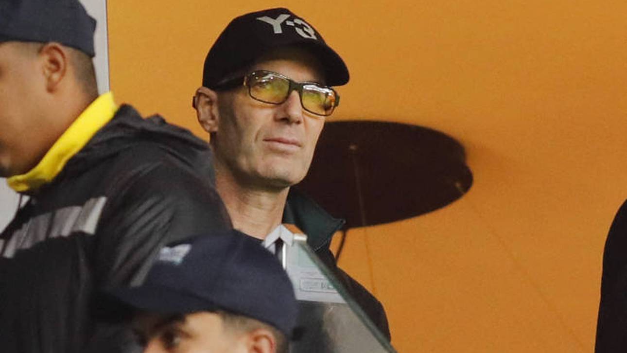 Zinédine Zidane als Tribünengast beim Spiel Algerien gegen Sudan