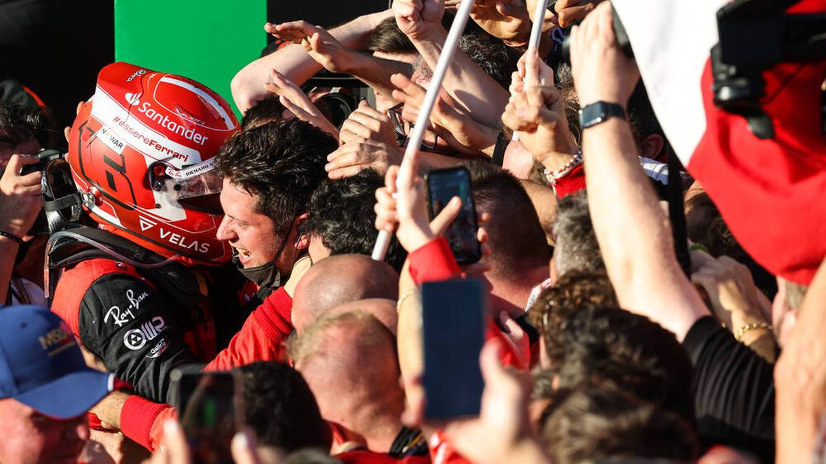 Formel 1 in Melbourne: Charles Leclerc gewinnt - Max Verstappen fällt aus