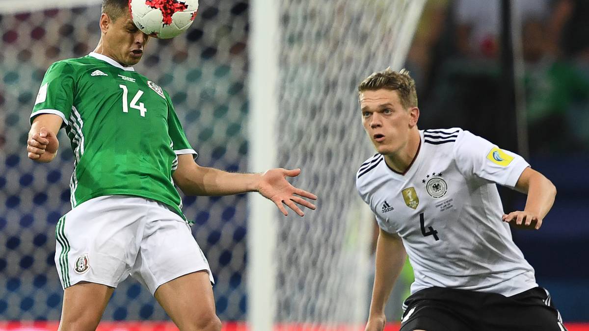MATTHIAS GINTER: Der Dortmunder beginnt links in der Dreierkette sehr ordentlich, ist präsent in den Zweikämpfen und stark in der Luft. Verliert dann das Kopfballduell mit Raul Jimenez, das Chicharito eine Großchance eröffnet (35.). Danach mit einer soliden Leistung, trotz schwacher Zweikampfquote. SPORT1-Note: 3