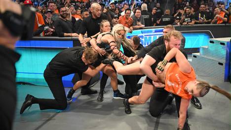 Bei WWE SmackDown eskalierte die Fehde zwischen Liv Morgan (l.) und Ronda Rousey