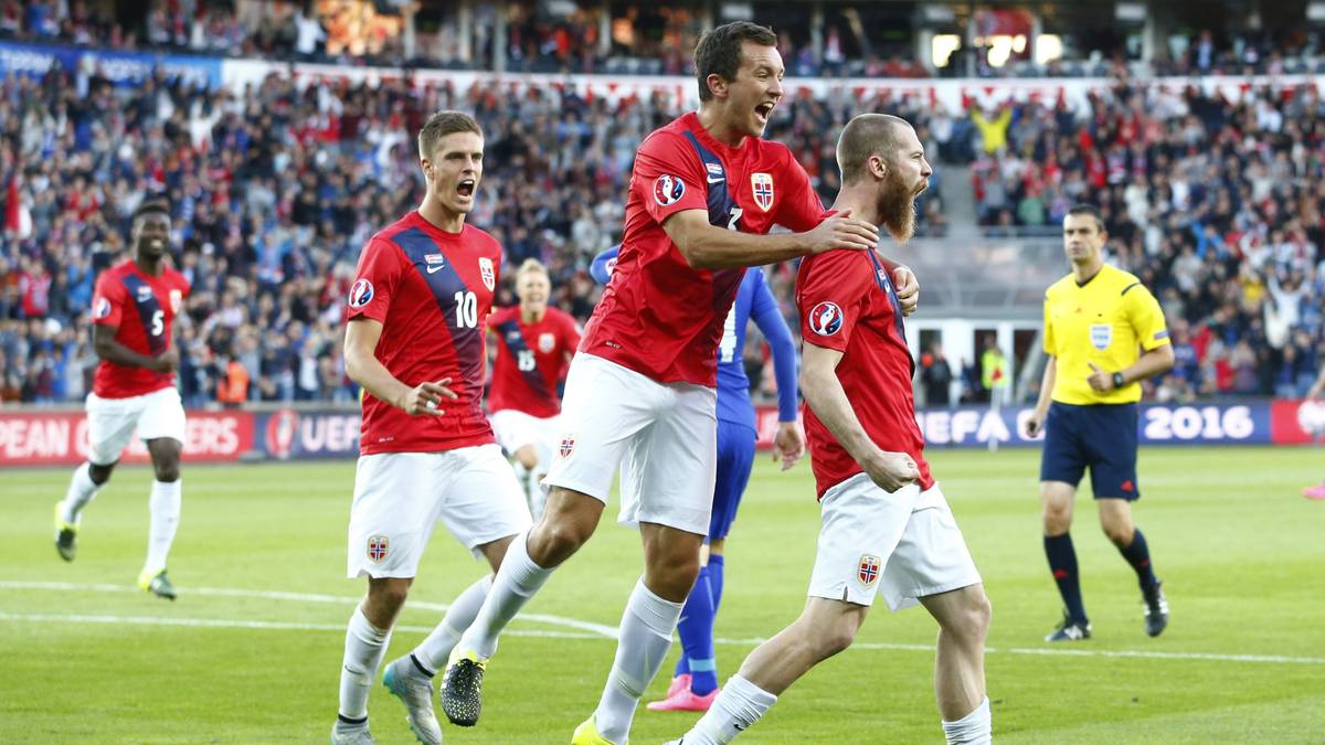 In der Gruppe H setzt sich Norwegen mit 2:0 gegen Kroatien durch. Durch den Patzer der Kroaten....