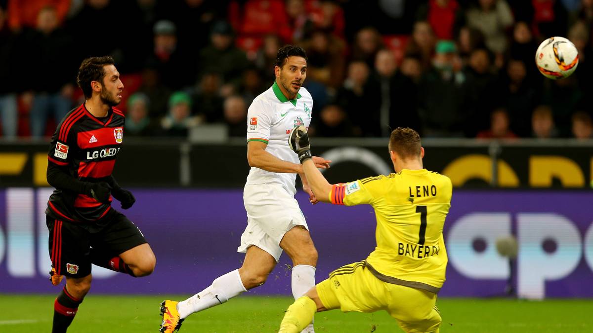 Auch das Toreschießen hat er nicht verlernt. Am 2. März 2016 schnürt Pizarro beim 4:1 gegen Leverkusen einen Dreierpack. Er ist damit der älteste Dreifach-Torschütze in der Bundesliga