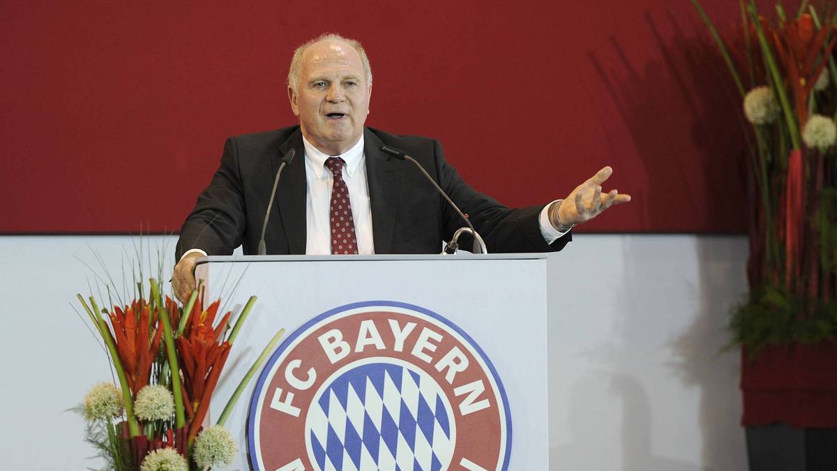2. Mai 2014: Bei seiner vorläufig letzten Jahreshauptversammlung seines FC Bayern kündigt Hoeneß seine Rückkehr nach der Haft an: "Das war's noch nicht"