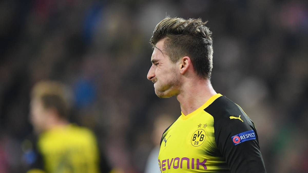 "FAZ": Leidenschaftsloser Auftritt in Salzburg: Borussia Dortmund scheitert nach dem "Abstieg" aus der Champions League auch frühzeitig im Cup der Verlierer. Salzburg gelingt das vierte Weiterkommen eines österreichischen Teams gegen einen deutschen Gegner