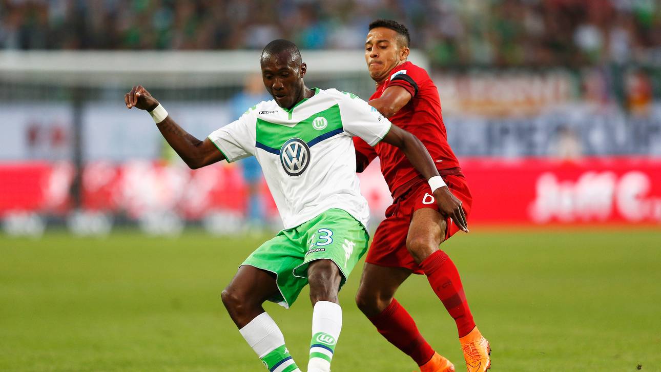 FCB mit Trauerflor für Beckenbauer