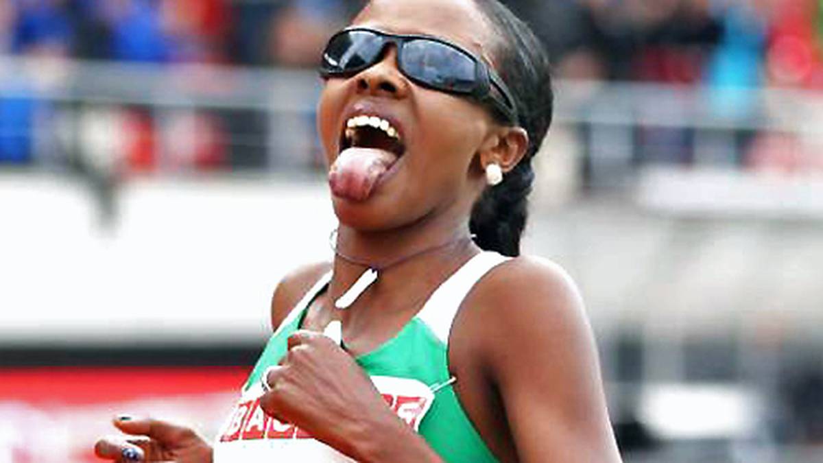 SIMRET RESTLE-APEL: Wenige Wochen vor den Olympischen Sommerspielen 2012 wird die DLV-Läuferin positiv auf EPO getestet und suspendiert. Ihr Trainer Winfried Aufenanger erklärt: "Sie glaubt, dass der Grund die Verwechslung mit einem Medikament ihrer kranken Schwiegermutter ist"