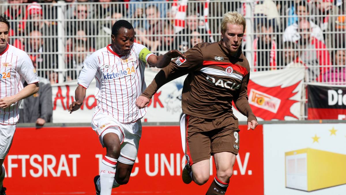 MARIUS EBBERS: Auch in der Zweiten Liga ist Platz für Fairplay, wie Marius Ebbers im April 2012 gegen Union Berlin beweist. Wie Klose bringt Ebbers seinen FC St. Pauli in Führung