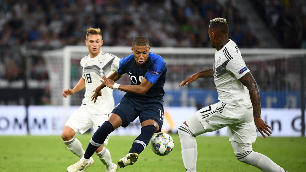 KYLIAN MBAPPE: Beinahe jedes Mal, wenn er die Füße im Spiel hat, geht ein Raunen durchs Stadion. Zu Beginn viel brotlose Kunst, aber sobald Mbappe das Tempo anzieht, wird es bei Frankreich gefährlich. Scheitert mit einem gut getretenen Freistoß an Neuer und zeigt auch in Halbzeit zwei, warum PSG auf die Idee gekommen ist, 180 Millionen für ihn auszugeben. SPORT1-Note: 2
