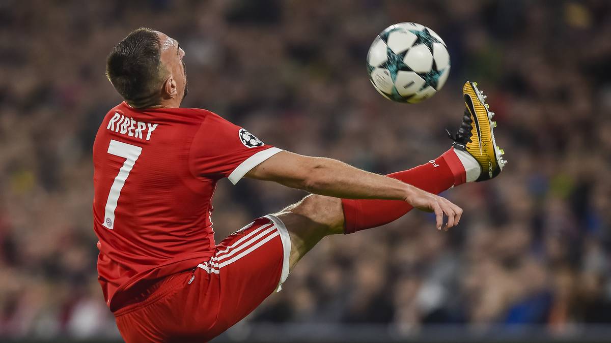 FRANCK RIBERY (bis 77.): Wurde vor dem Spiel von Ancelotti als angeschlagen erklärt, ließ sich davon aber nichts anmerken. Agierte aktiv und spielfreudig, verlagerte einige Male klug die Seite und harmonierte gut mit Rafinha. Nach der Pause schaltete er einen Gang zurück, ehe er mit dem Trikotwurf nach seiner Auswechslung für Aufruhr sorgte - SPORT1-Note: 3