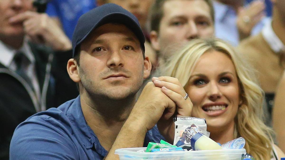 Die Dallas Mavericks zucken innerlich zusammen. Quarterback Tony Romo von den Dallas Cowboys sitzt im Publikum und das bedeutet selten etwas Gutes. Mit dem Star-Footballer als Gast gingen die Spiele der Mavs meistens verloren