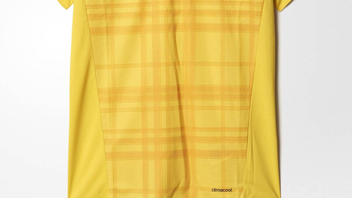Das Trikot aber unterscheidet sich nicht so wahnsinnig von den schon bekannten Ausgaben. Gelb ist die alles beherrschende Farbe bei den Ukrainern