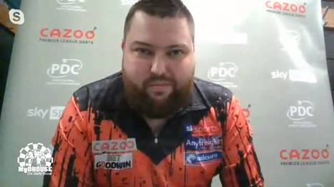 Darts-Weltmeister Michael Smith beschenkt sich nach dem Titelgewinn selbst und kauft sich einem Bullen.