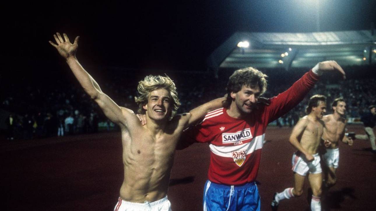 Jürgen Klinsmann (li.) und Torwart Eike Immel jubeln nach Spielschluss