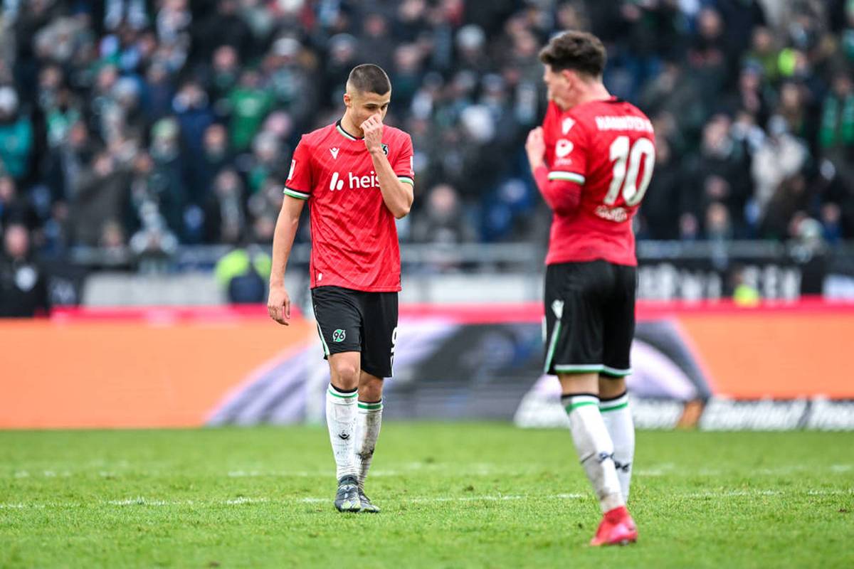 Als heimstärkstes Team der 2. Bundesliga ist Hannover 96 gegen Preußen Münster klarer Favorit - doch der Abstiegskandidat geht überraschend in Führung. Die Hausherren drehen das Spiel, aber damit ist noch nicht Schluss.