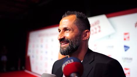 FC Bayern-Sportvorstand äußert sich zum Saisonstart der Münchener und was Trainer Julian Nagelsmann verändert hat. 