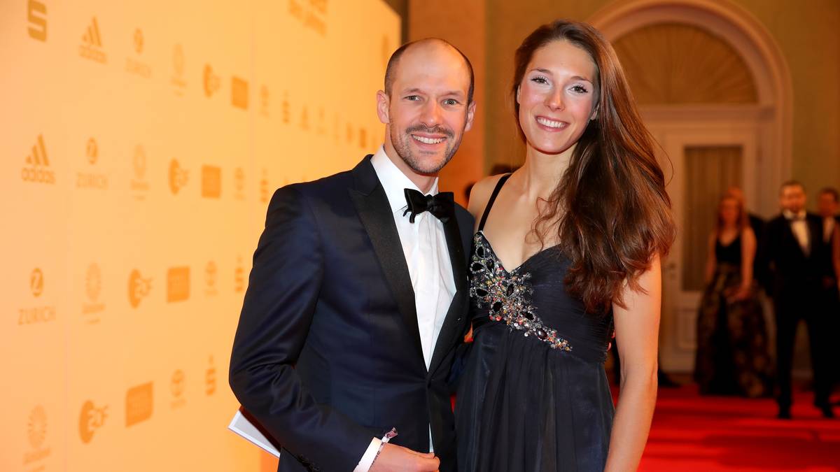 Ein Heiratsatermin wird zwar noch gesucht - für Lange ist es aber auch so ein perfektes Jahr: "Für mich ist das eine unglaubliche Ehre. Das ist eine weitreichende Wahl und in Deutschland die höchste Auszeichnung, die man als Sportler erhalten kann. Das rundet das Jahr perfekt ab", freut sich Lange über die Wahl zum Sportler des Jahres