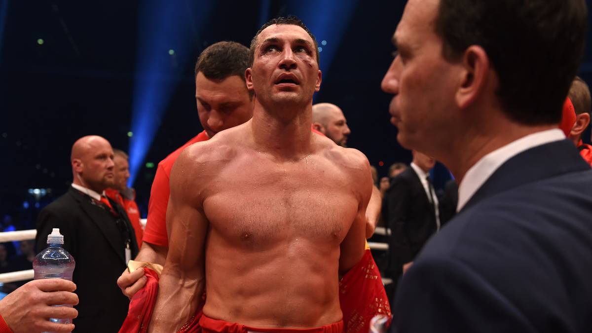 Klitschko dagegen schaut ungläubig an die Decke. Das Gefühl einer Niederlage kennt er nicht mehr, neuneinhalb Jahre liegt die letzte Pleite zurück