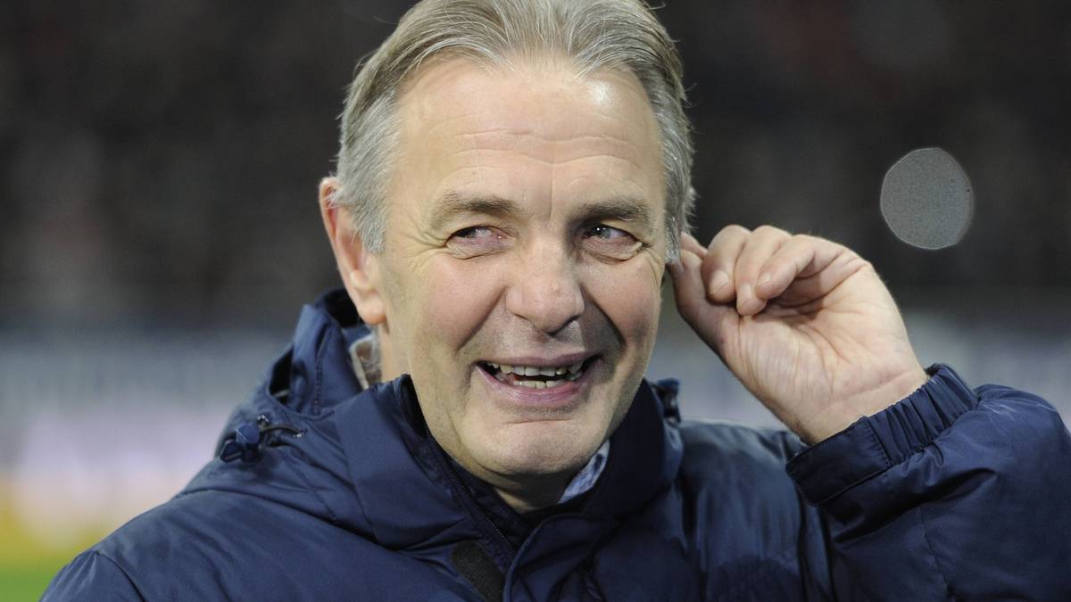 Auch ein echtes Frankfurter Urgestein macht mit: Karl-Heinz "Charly" Körbel ist Bundesliga-Rekordspieler. Satte 602 Mal lief der gelernte Vorstopper für Eintracht Frankfurt auf. Heute ist er in beratender Funktion für die Hessen tätig