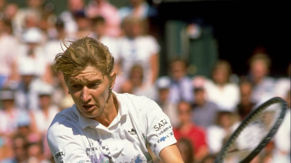 Aber im Gegensatz zu anderen Spielerinnen durfte man Steffi Graf nicht nur auf einen Schlag reduzieren. Die meisten ihrer Kontrahentinnen versuchten ihrer Vorhand aus dem Weg zu gehen, in dem sie sie auf der Rückhand bedienten. Aber auch ihr Rückhand-Slice war einzigartig auf der Tour