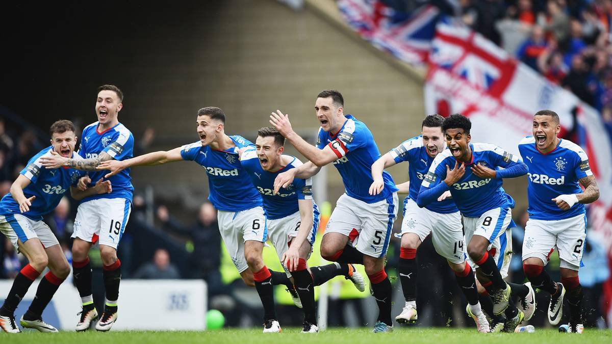 Mit bisher 418 Auflagen ist es das am häufigsten ausgetragene Derby der Welt. Besondere Brisanz bergen die religiösen Gegensätze zwischen den katholischen Celtic-Fans und den protestantischen Rangers-Anhängern