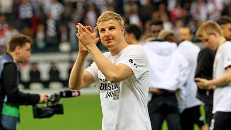 Martin Hinteregger beendet mit sofortiger Wirkung seine Profi-Karriere. Der Vertrag bei den Hessen wurde ausgesetzt.