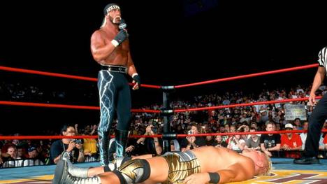 Hulk Hogan gab sich beim WCW Bash at the Beach 2000 irritiert