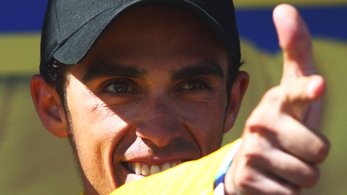 Nach langem Hin und Her wird Contador unter dubiosen Umständen durch den spanischen Radsportverband freigesprochen. "Eines ist klar, ich werde kein Fleisch mehr essen", betont Contador dazu - und hinterlässt umso mehr einen faden Beigeschmack