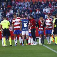 Während der Partie zwischen Granada und Bilbao spielen sich auf der Tribüne tragische Szenen ab. Die Partie wird abgebrochen. 
