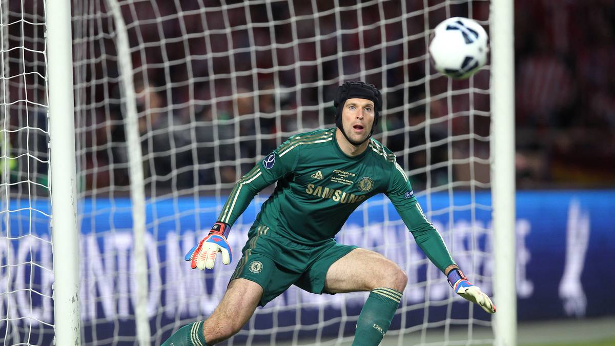 Doch den Verantwortlichen um Manager Klaus Allofs war die aufgerufene Ablösesumme von 600.000 Euro zu hoch. So machte Cech drei Jahre später beim FC Chelsea Karriere und wurde zu einem der besten Keeper aller Zeiten