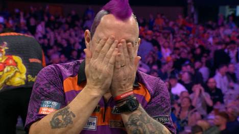 Peter Wright verliert auch seinen sechsten Auftritt in der Premier League of Darts. Diesmal im Decider gegen Michael Smith, der am Ende über die Doppel 20 gewinnt.