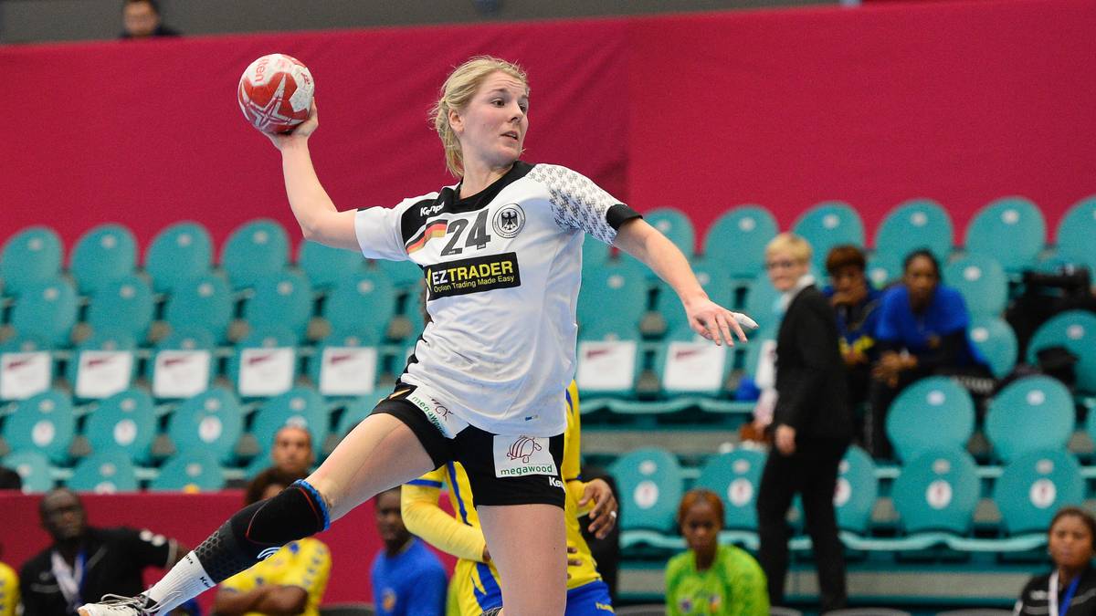 LONE FISCHER: Schon seit 2008 trägt Lone Fischer das Trikot des zweimaligen DHB-Pokalsiegers Buxtehuder SV. Vier Jahre später streifte die 1,65 Meter große Linksaußenspielerin erstmals das DHB-Jersey über