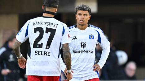 Ransford-Yeboah Königsdörffer stand kurz vor einem Wechsel zu OGC Nizza. Jetzt ist der Deal geplatzt - die Fans des Hamburger SV setzen deswegen beim Training ein Zeichen.