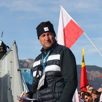 Sandro Pertile äußert sich diskriminierend zum Weltcup-Status der Norwegerinnen im Skispringen. Clas Brede Brathen kann es nicht fassen.