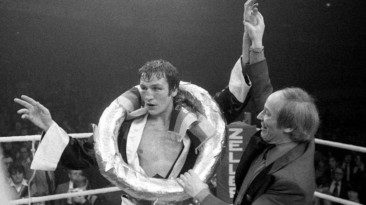1976: ECKHARD DAGGE (WBC-Superweltergewicht) - ist Deutschlands zweiter Box-Weltmeister. Am 17. Juni 1976 siegt er durch technischen K.o. in der Berliner Deutschlandhalle gegen Titelverteidiger Elisha Obed von den Bahamas 