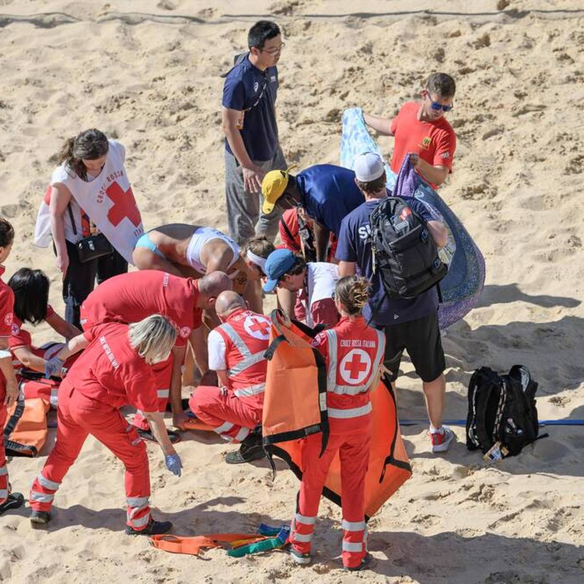 Die schwere Verletzung von Joana Heidrich beschäftigt die Beachvolleyball-Welt weiterhin. Nun macht ihre Teamkollegin Anouk Vergé-Dépré den Organisatoren schwere Vorwürfe.
